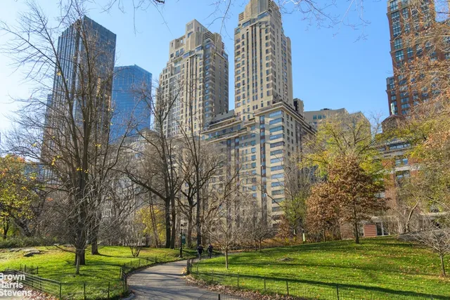 $3,750,000 | 25 Central Park West, Unit 30O | Upper West Side