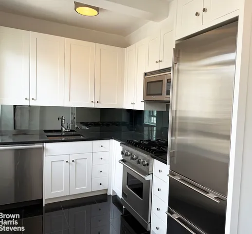 $3,750,000 | 25 Central Park West, Unit 30O | Upper West Side