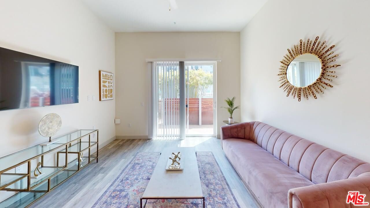 950 East 3rd Street, Unit 5507 Los Angeles, CA 90013 - Photo 2 of 8 a living room with furniture