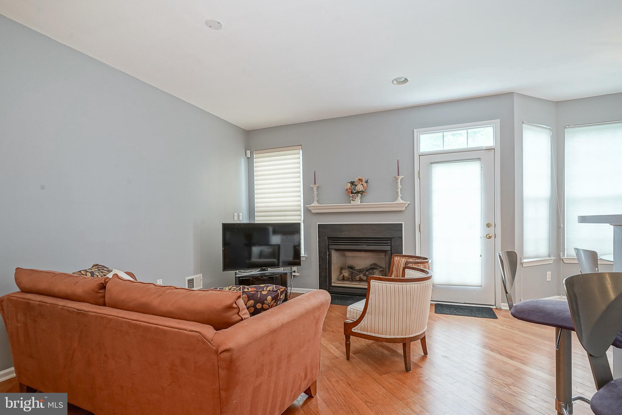 311 Lisa Way Cinnaminson, NJ 08077 - Photo 3 of 31 Living Room View