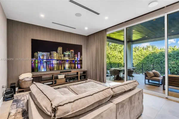 $28,900 | 285 West Mashta Drive, Key Biscayne, FL 33149