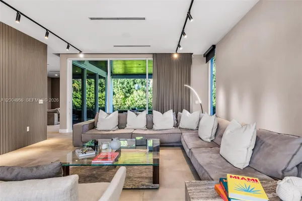 $28,900 | 285 West Mashta Drive, Key Biscayne, FL 33149