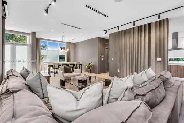 $28,900 | 285 West Mashta Drive, Key Biscayne, FL 33149