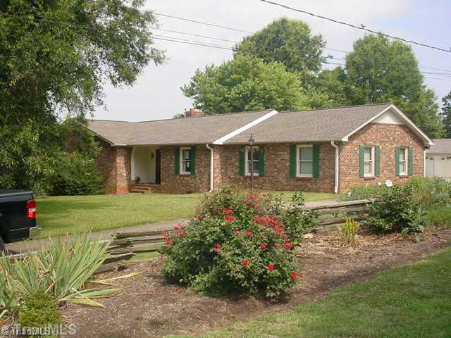 1027 Linger Road Winston-Salem, NC 27127 - Photo 1 of 5 Exterior Front.