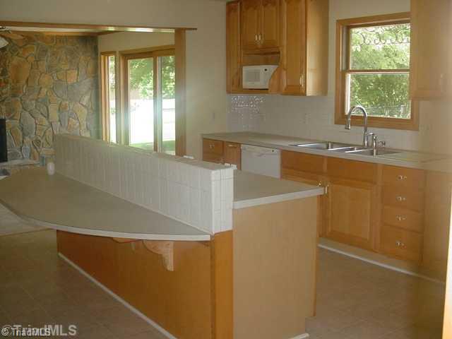 1027 Linger Road Winston-Salem, NC 27127 - Photo 3 of 5 Interior Space/Layout.