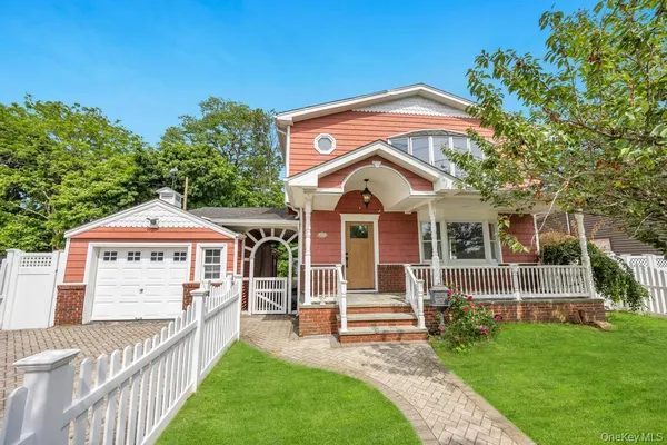 $1,099,000 | 2331 Neptune Avenue, Seaford, NY 11783