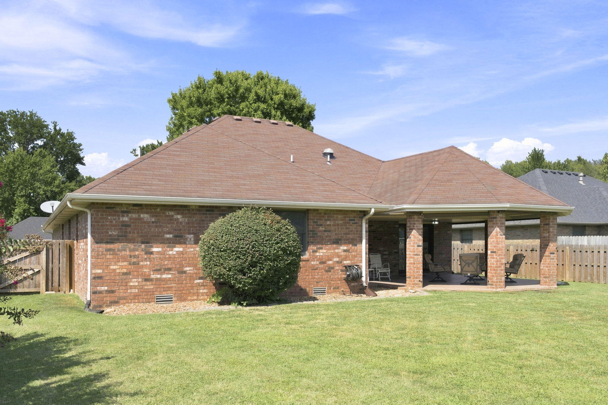 1934 East Ridgewood Drive Springfield, MO 65804 - Photo 24 of 26 23-web-or-mls-20260825-20260825-DSC03255