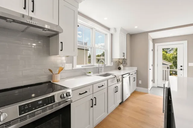 $1,199,000 | 71 Whites Avenue, Unit 71, Watertown, MA 02472