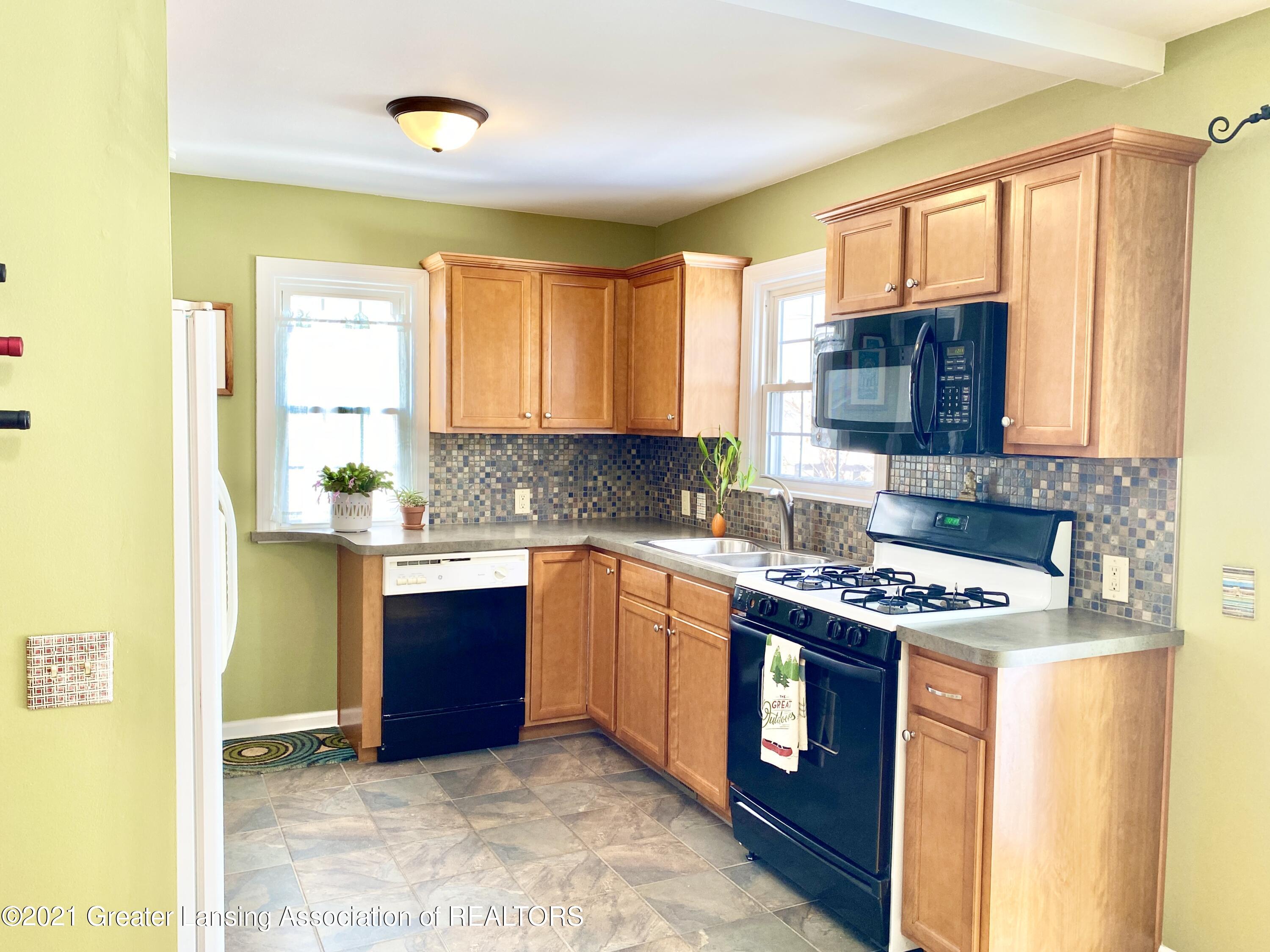 611 Riley Street Lansing, MI 48910 - Photo 12 of 41 Kitchen