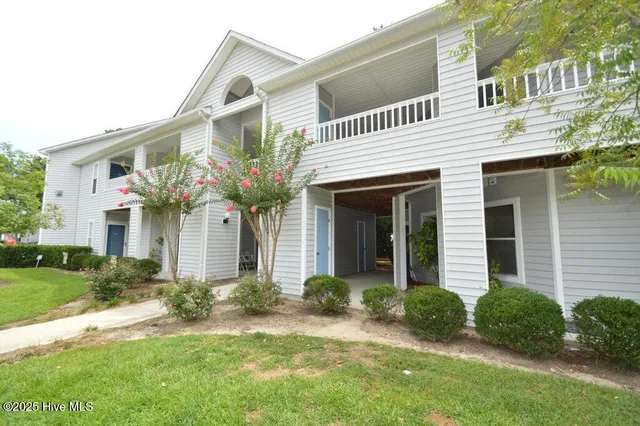 $1,350 | 118 Breezewood Drive, Unit D, Greenville, NC 27858