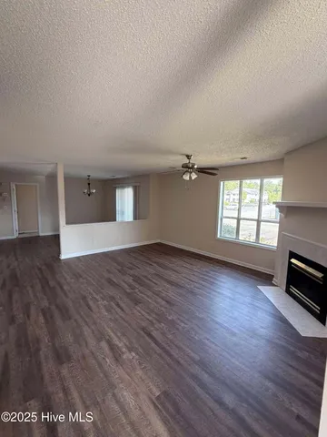 $1,350 | 118 Breezewood Drive, Unit D, Greenville, NC 27858