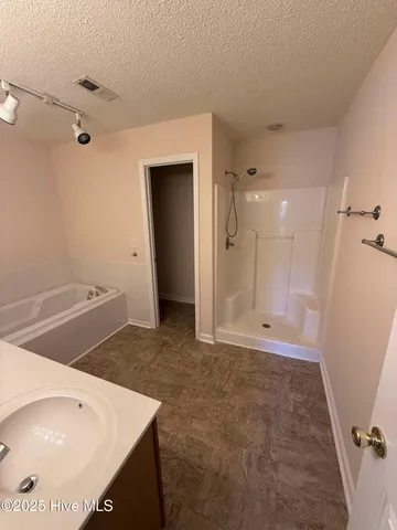 $1,350 | 118 Breezewood Drive, Unit D, Greenville, NC 27858