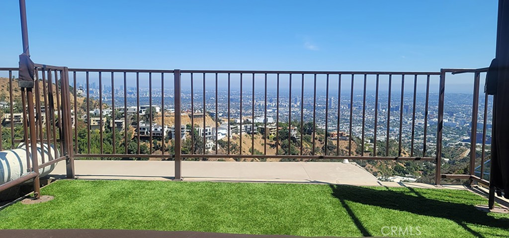 2189 B Sunset Plaza Drive Los Angeles, CA 90069 - Photo 11 of 53 a view of outdoor space with swimming pool
