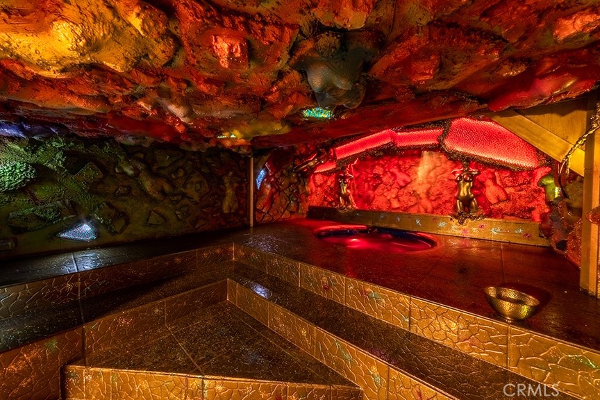 2189 B Sunset Plaza Drive Los Angeles, CA 90069 - Photo 20 of 53 a view of an outdoor space