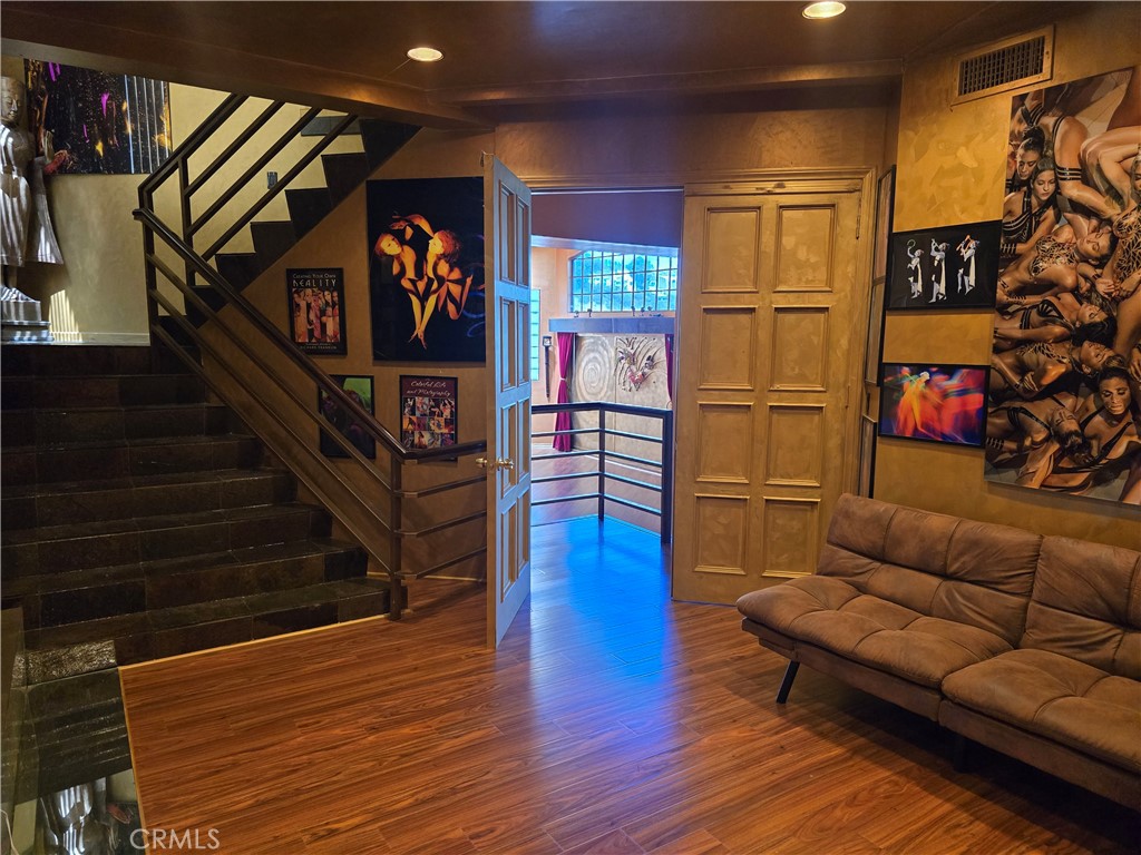 2189 B Sunset Plaza Drive Los Angeles, CA 90069 - Photo 29 of 53 a living room with furniture and wooden floor