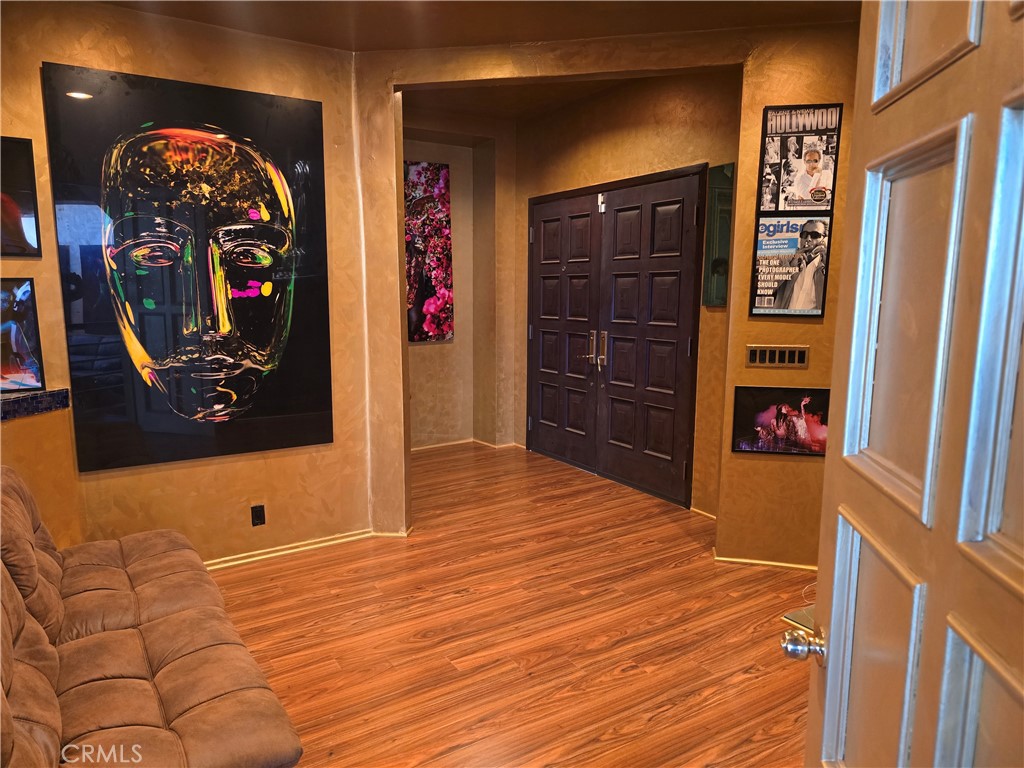 2189 B Sunset Plaza Drive Los Angeles, CA 90069 - Photo 30 of 53 a view of a entryway door of the house