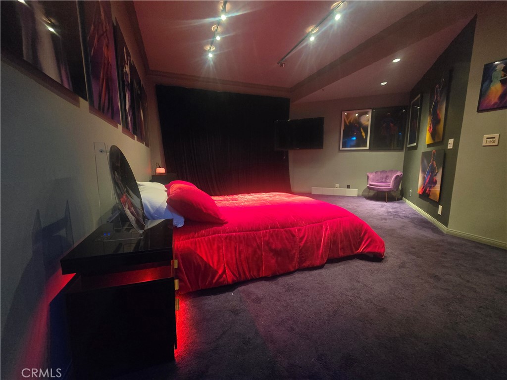 2189 B Sunset Plaza Drive Los Angeles, CA 90069 - Photo 34 of 53 a bed room with a bed and a tv
