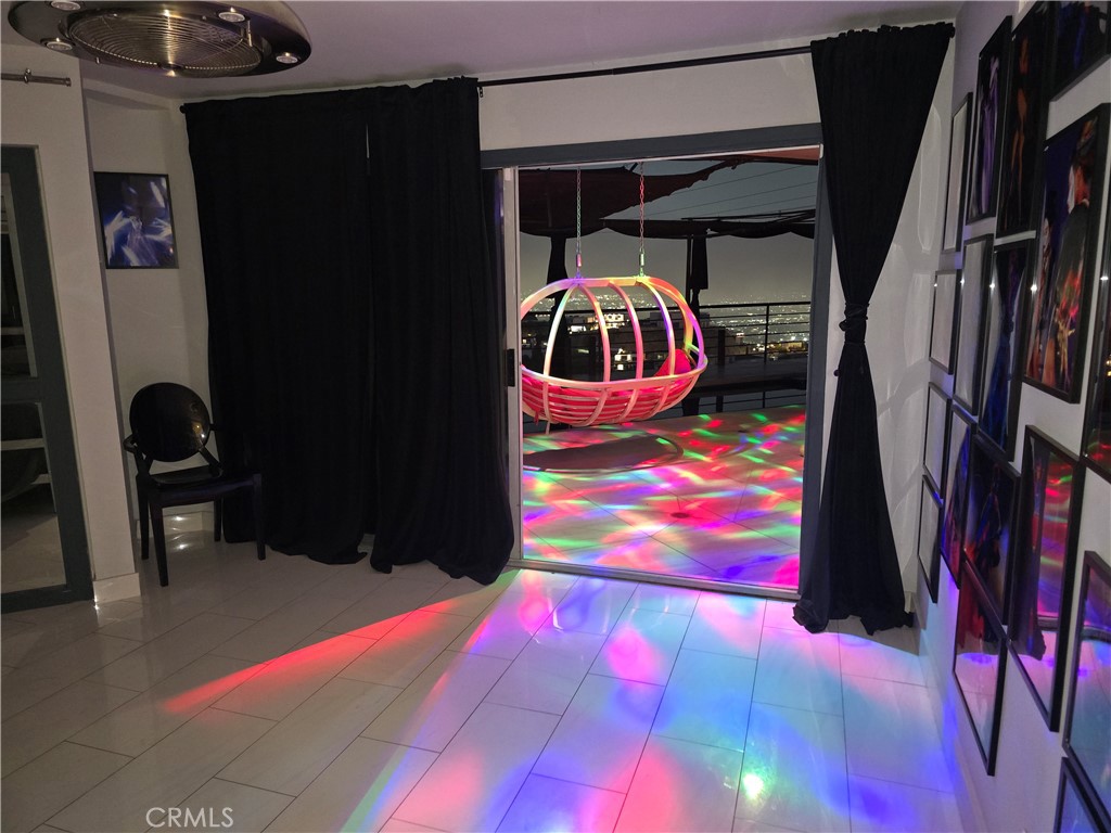2189 B Sunset Plaza Drive Los Angeles, CA 90069 - Photo 38 of 53 a view of storage and utility room