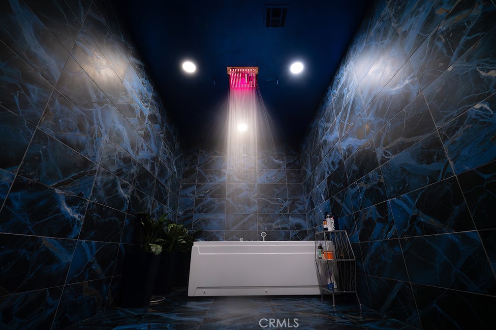 2189 B Sunset Plaza Drive Los Angeles, CA 90069 - Photo 46 of 53 a bathroom with a toilet and shower