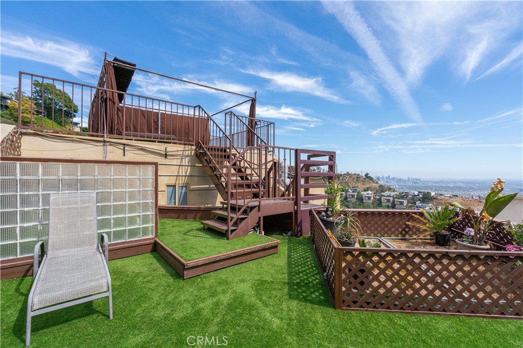 2189 B Sunset Plaza Drive Los Angeles, CA 90069 - Photo 52 of 53 a view of a chairs and table in backyard of the house