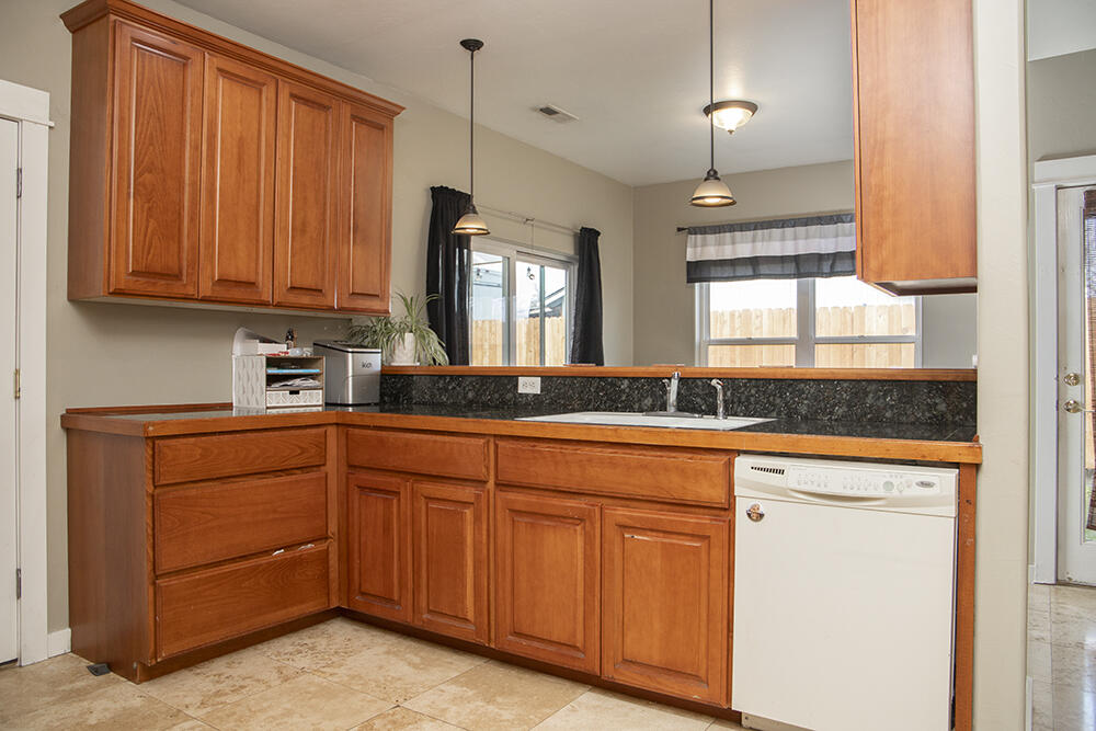 3067 Merriman Road Medford, OR 97501 - Photo 7 of 24 6