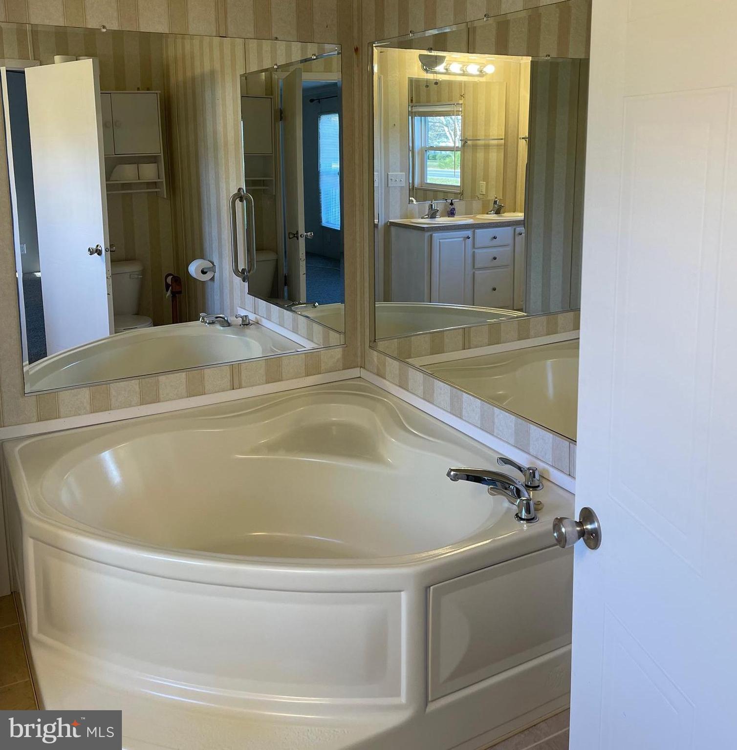 4805 Kenton Road Dover, DE 19904 - Photo 22 of 27 M. Bath view 1