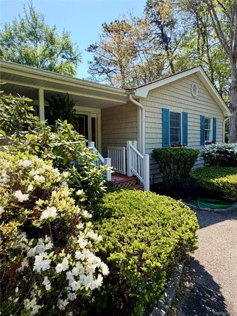 $1,595,000 | 18 Beaver Lane West, Westhampton, NY 11977