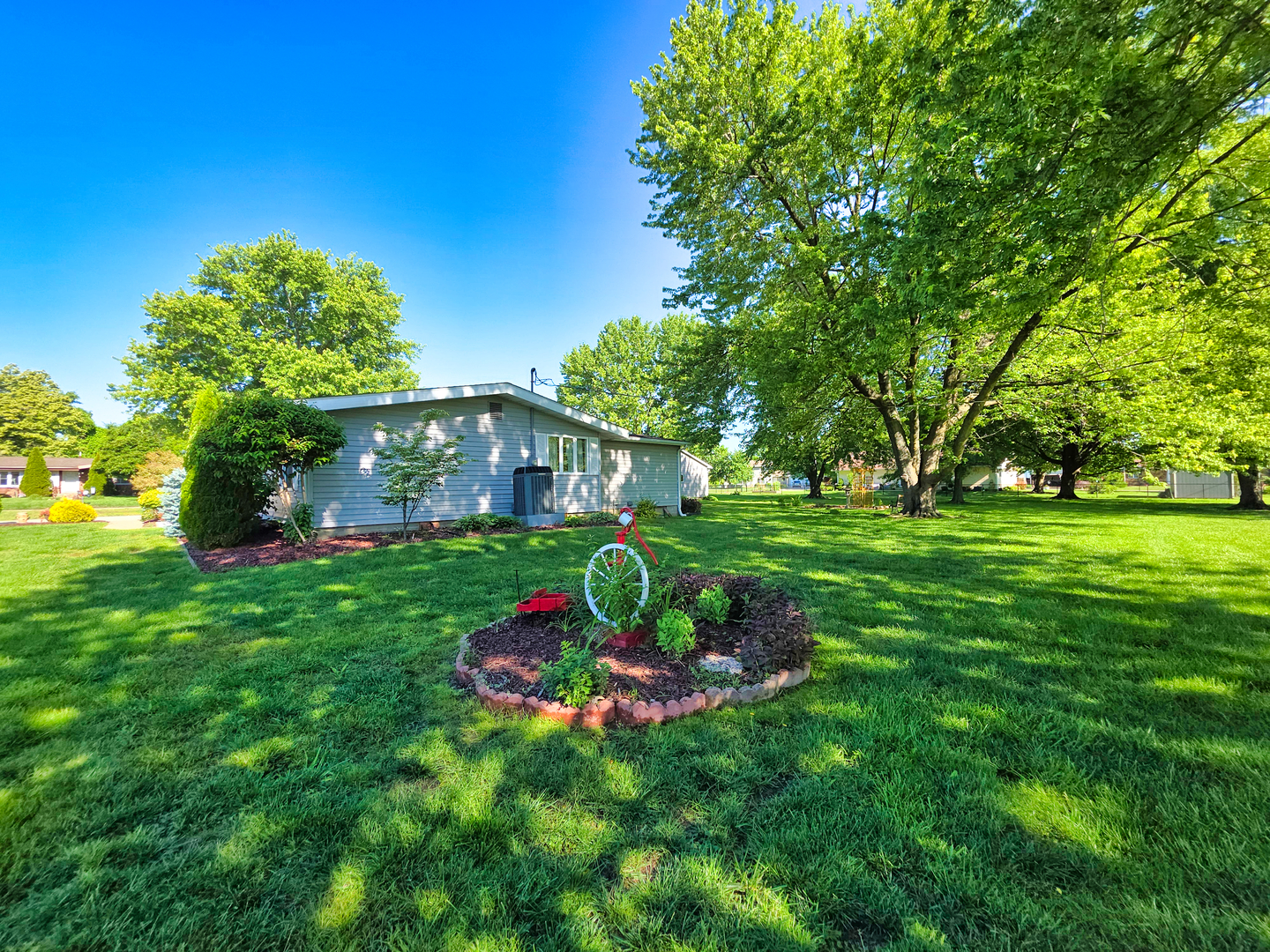 29 Stone Forge Pike Flora, IL 62839 - Photo 2 of 99