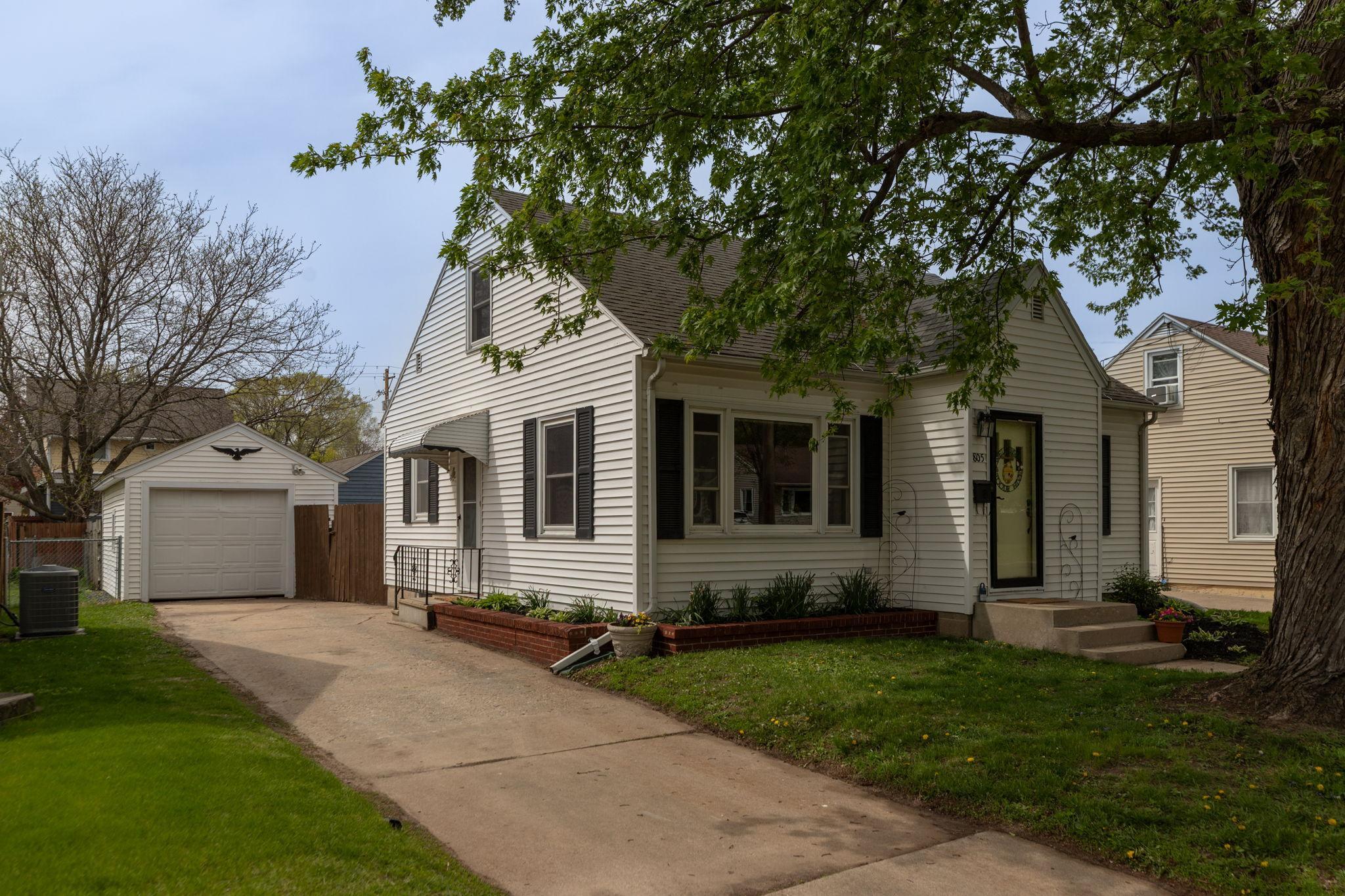 805 12th Avenue Northeast Rochester, MN 55906 - Photo 2 of 36