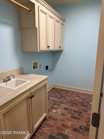 $2,300 | 103 Lakeshore Drive, Youngsville, LA 70592