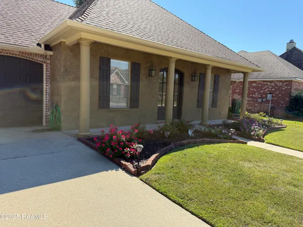 $2,300 | 103 Lakeshore Drive, Youngsville, LA 70592