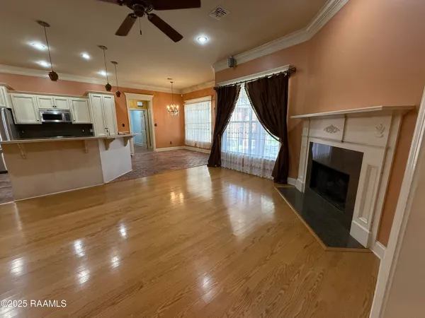 $2,300 | 103 Lakeshore Drive, Youngsville, LA 70592