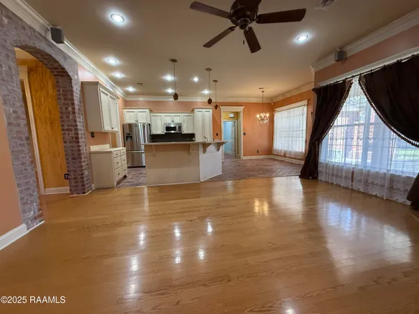 $2,300 | 103 Lakeshore Drive, Youngsville, LA 70592