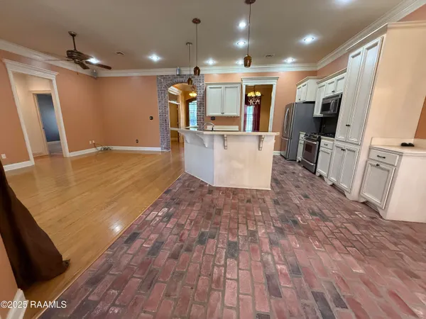 $2,300 | 103 Lakeshore Drive, Youngsville, LA 70592
