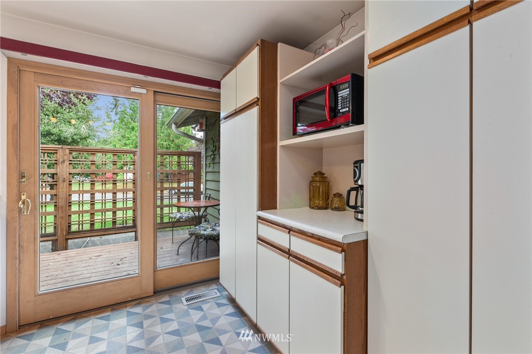 2009 Dayton Court Southeast Renton, WA 98055 - Photo 11 of 34 Gallery Image 11