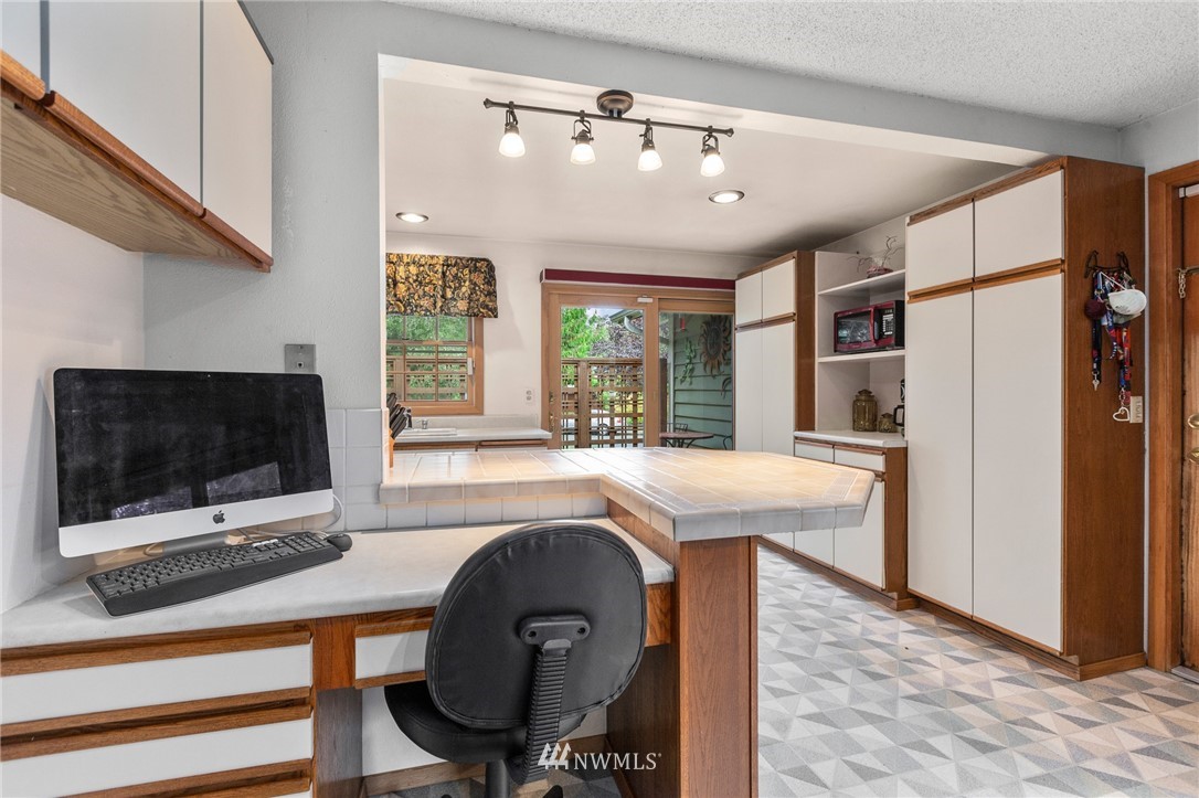 2009 Dayton Court Southeast Renton, WA 98055 - Photo 14 of 34 Gallery Image 14