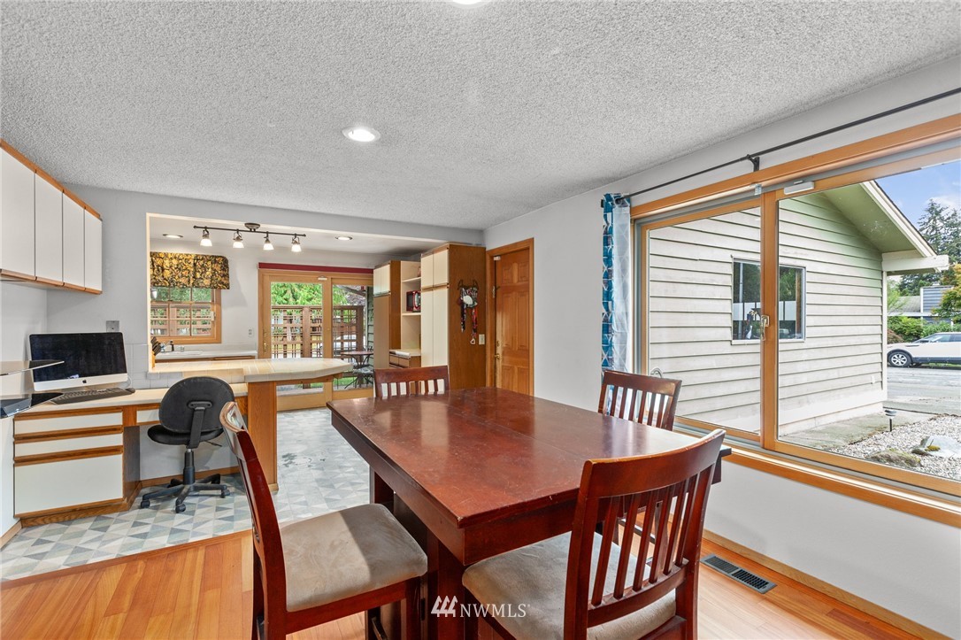 2009 Dayton Court Southeast Renton, WA 98055 - Photo 17 of 34 Gallery Image 17