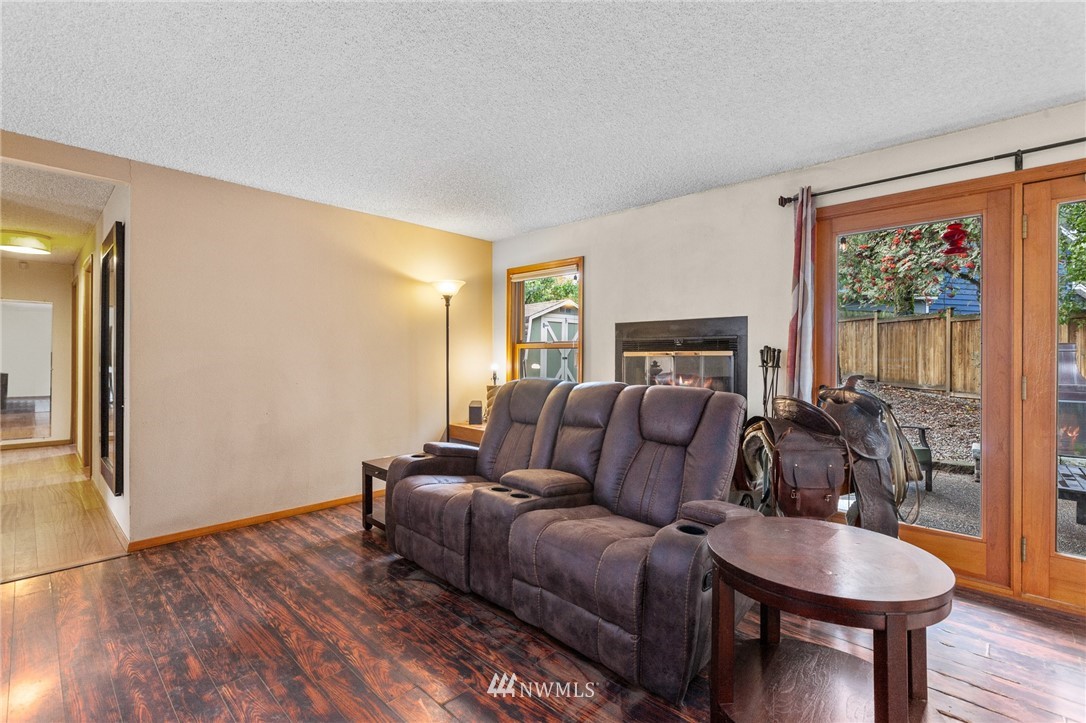 2009 Dayton Court Southeast Renton, WA 98055 - Photo 3 of 34 Gallery Image 3