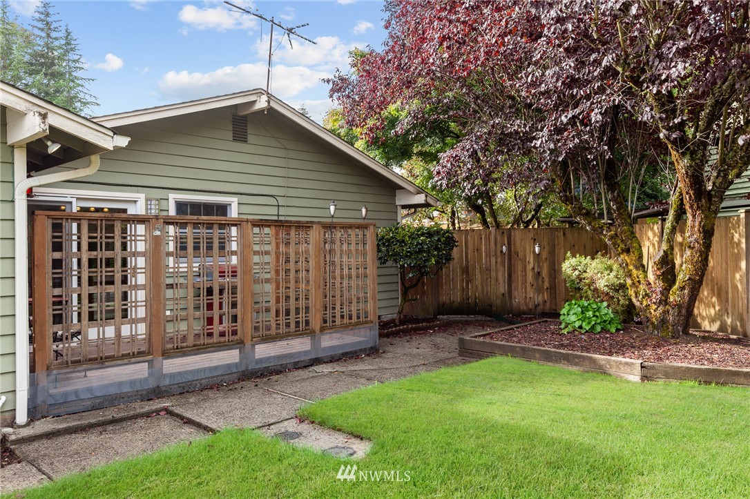 2009 Dayton Court Southeast Renton, WA 98055 - Photo 25 of 34 Gallery Image 25