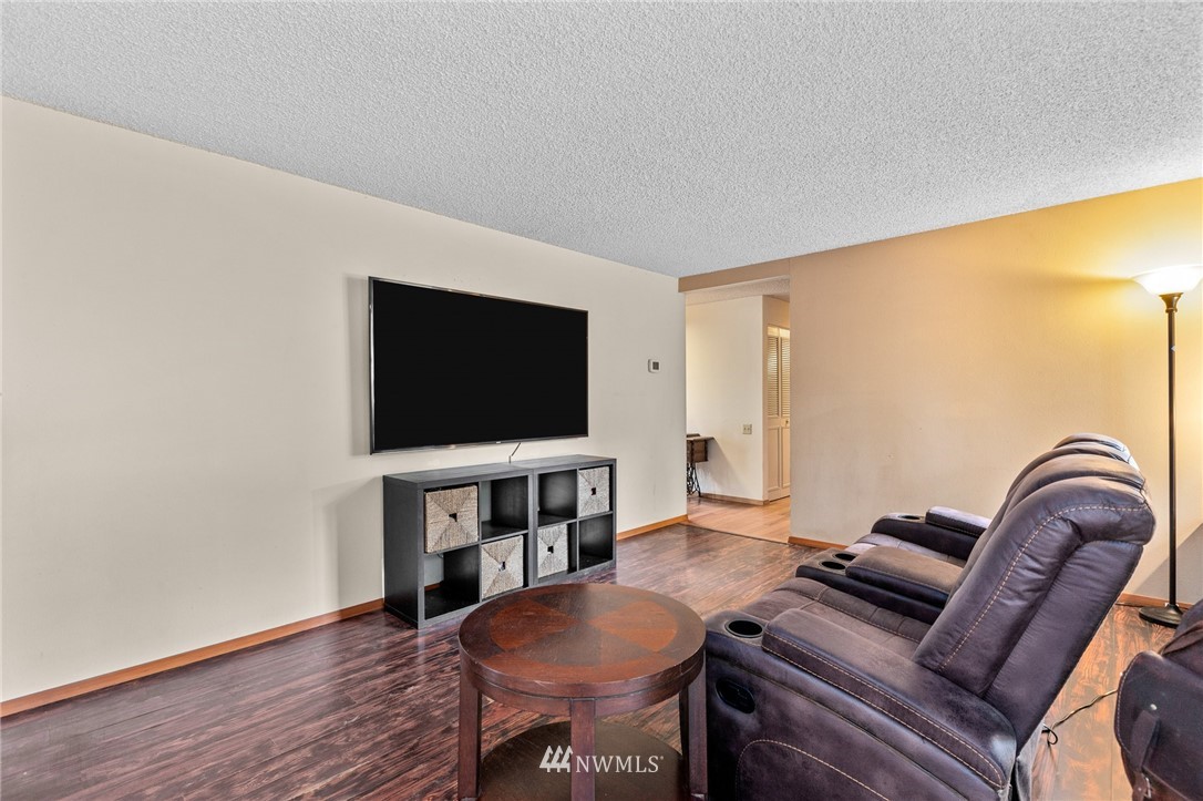 2009 Dayton Court Southeast Renton, WA 98055 - Photo 4 of 34 Gallery Image 4