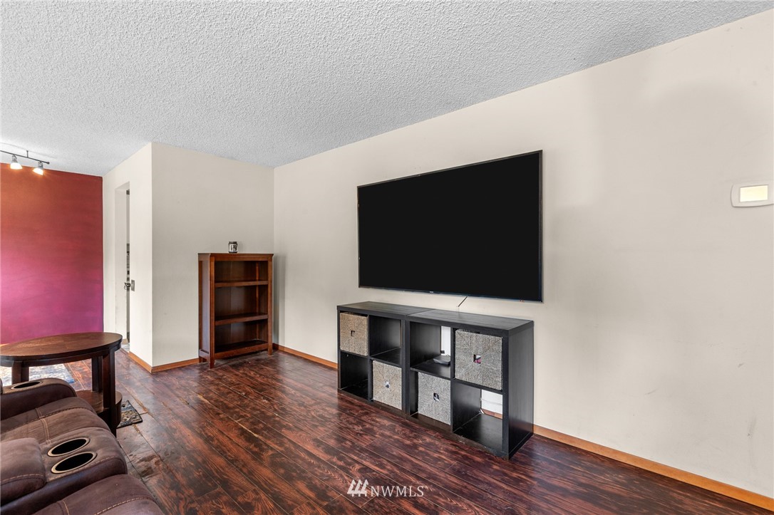 2009 Dayton Court Southeast Renton, WA 98055 - Photo 5 of 34 Gallery Image 5