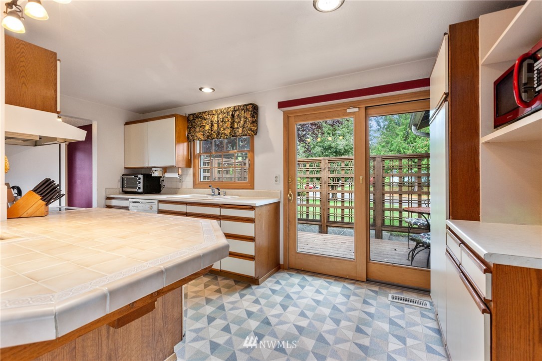 2009 Dayton Court Southeast Renton, WA 98055 - Photo 10 of 34 Gallery Image 10