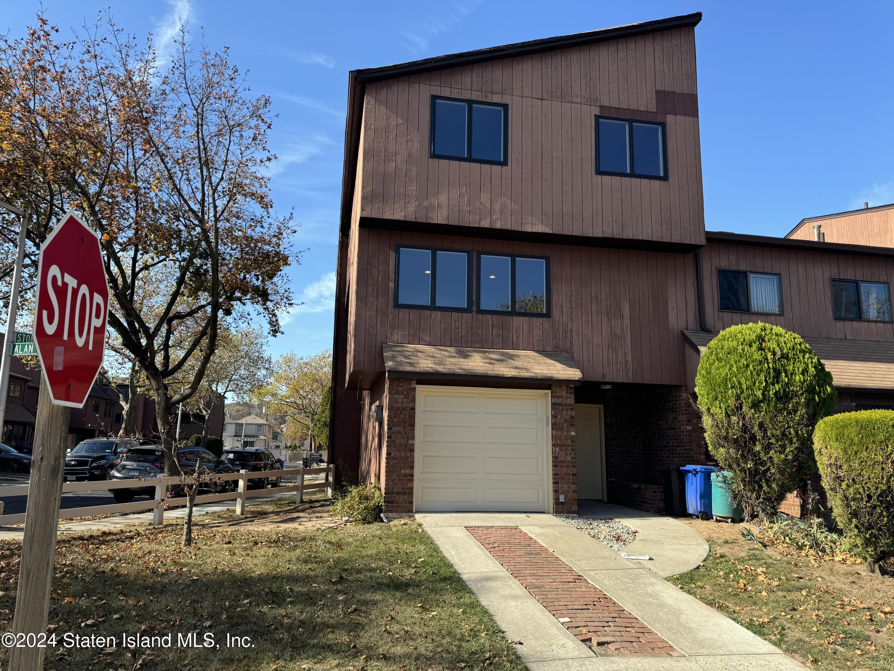 10 Alan Loop Staten Island, NY 10304 - Photo 2 of 22 IMG_2099