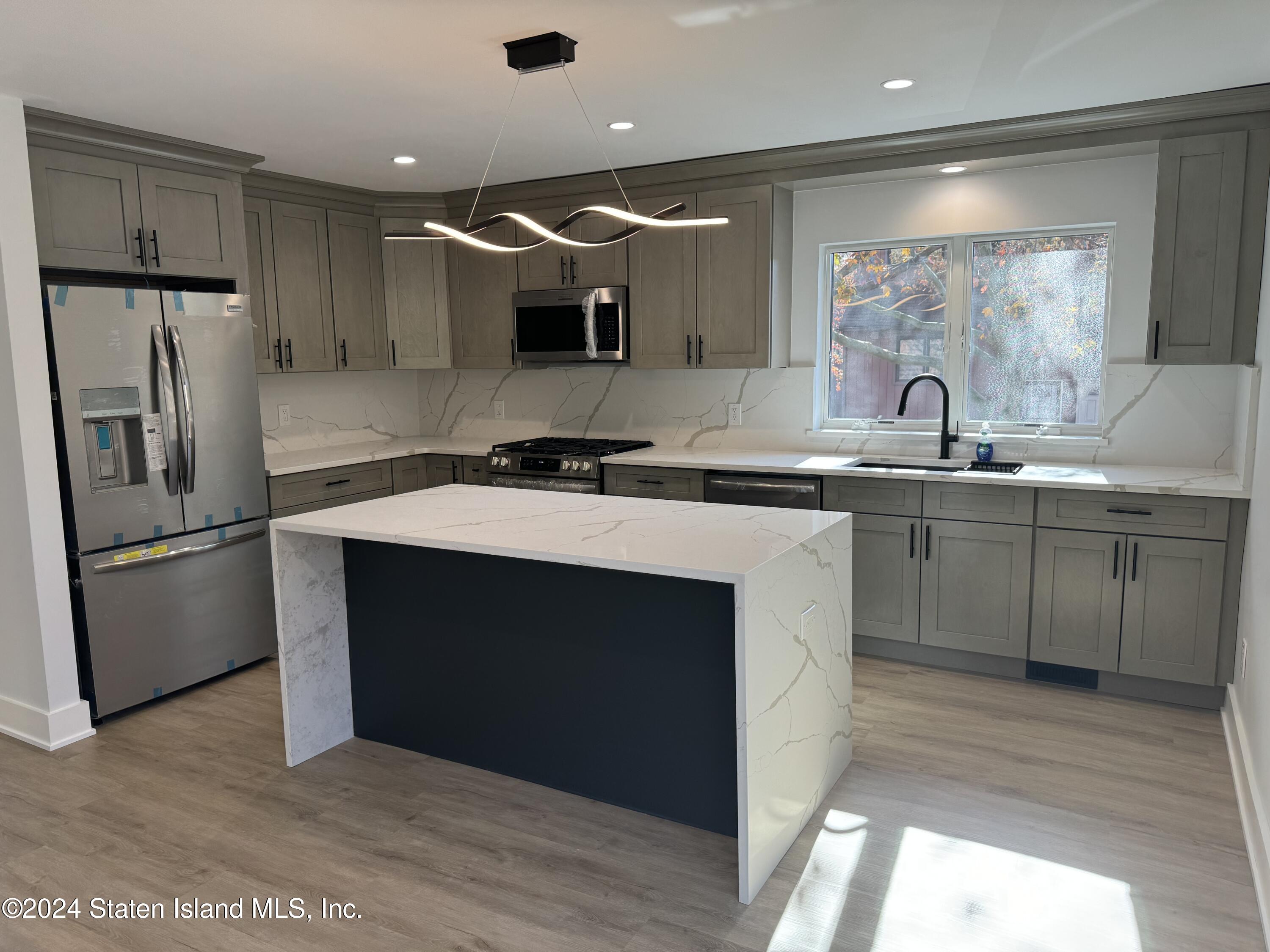 10 Alan Loop Staten Island, NY 10304 - Photo 6 of 22 IMG_2066