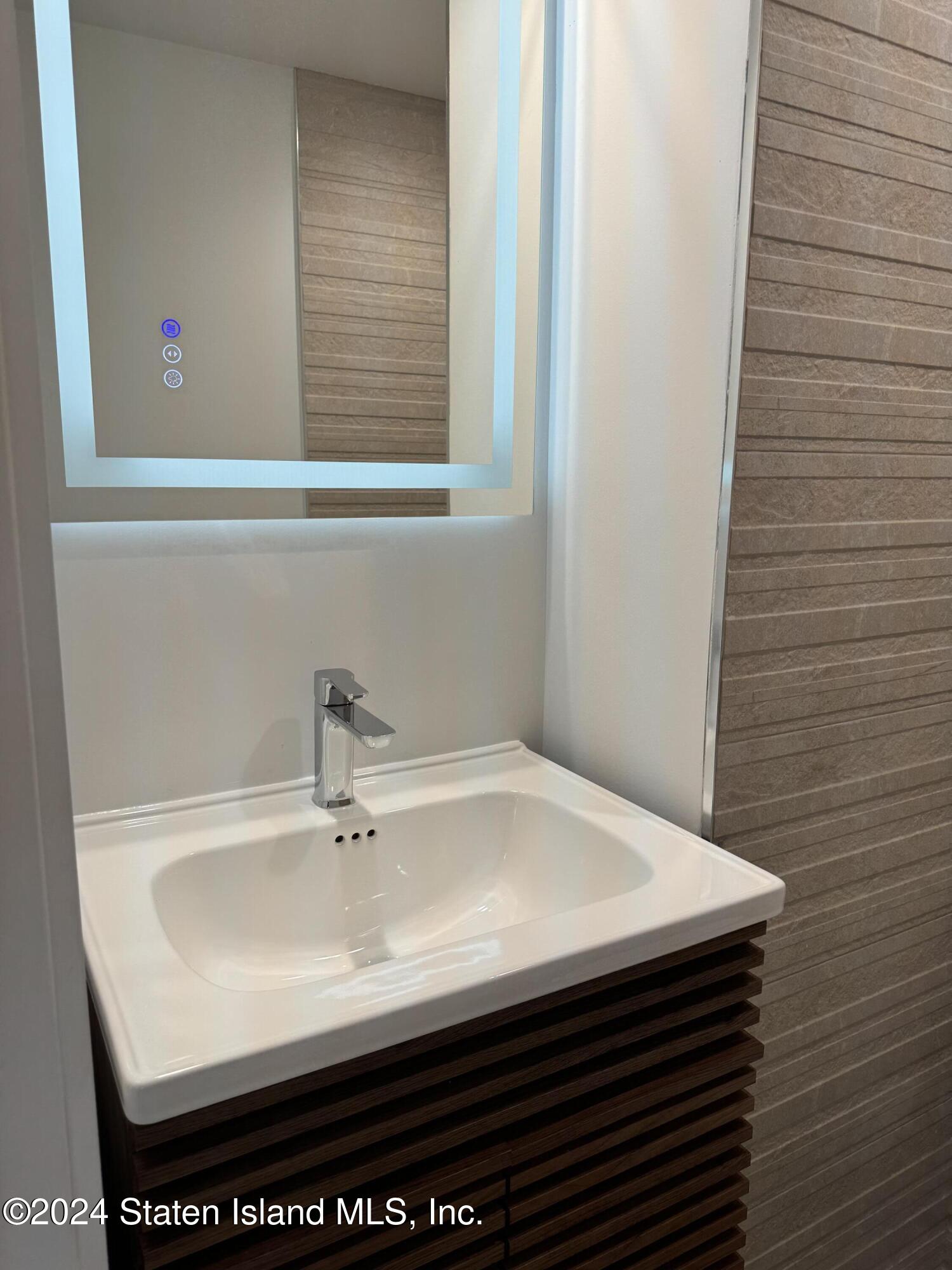 10 Alan Loop Staten Island, NY 10304 - Photo 9 of 22 IMG_2079