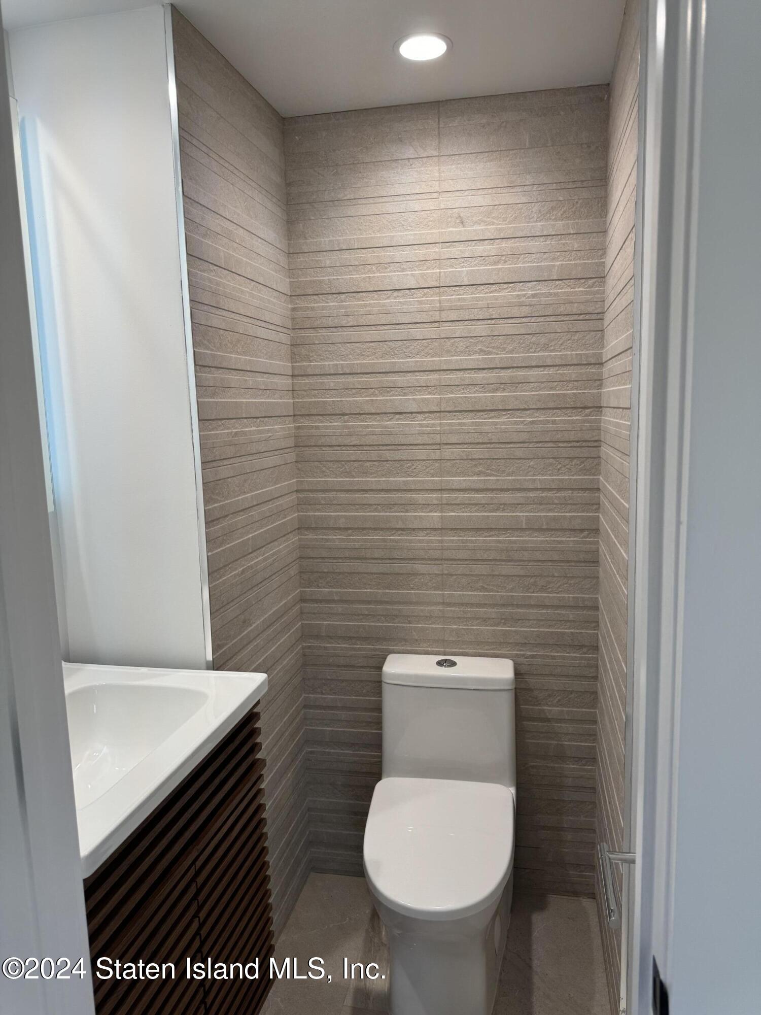 10 Alan Loop Staten Island, NY 10304 - Photo 10 of 22 IMG_2080