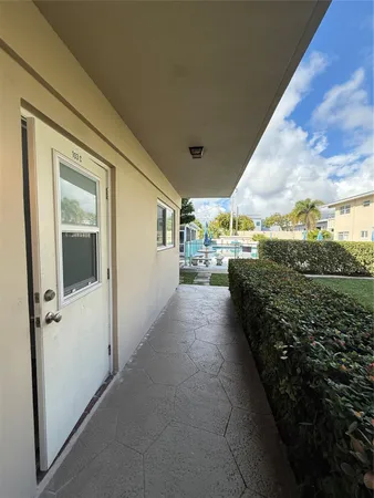 $1,795 | 2121 Northeast 42nd Court, Unit 103C, Lighthouse Point, FL 33064