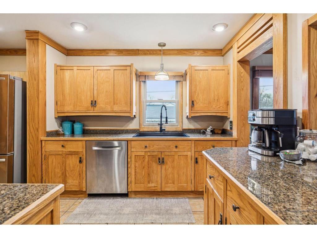 716 Roderick Street Eau Claire, WI 54701 - Photo 15 of 35