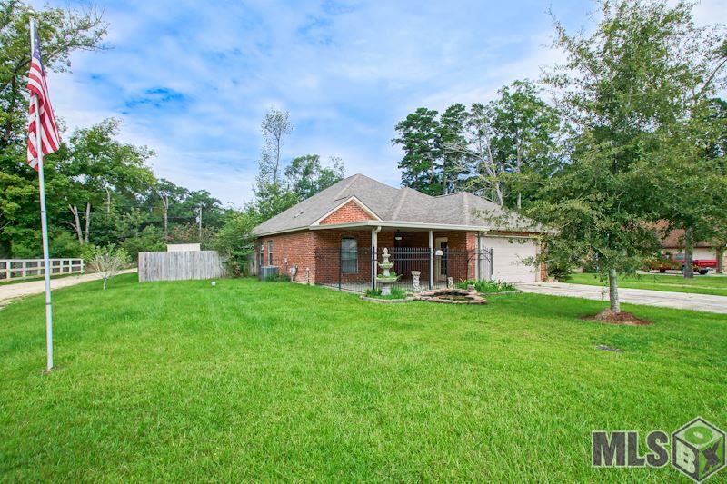 33737 Clinton Allen Road Denham Springs, LA 70706 - Photo 27 of 32 Front yard