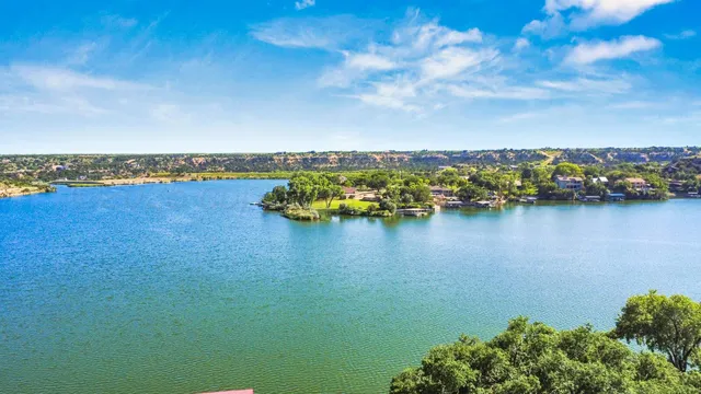 $1,975,000 | 606 North Shore Drive, Amarillo, TX 79118